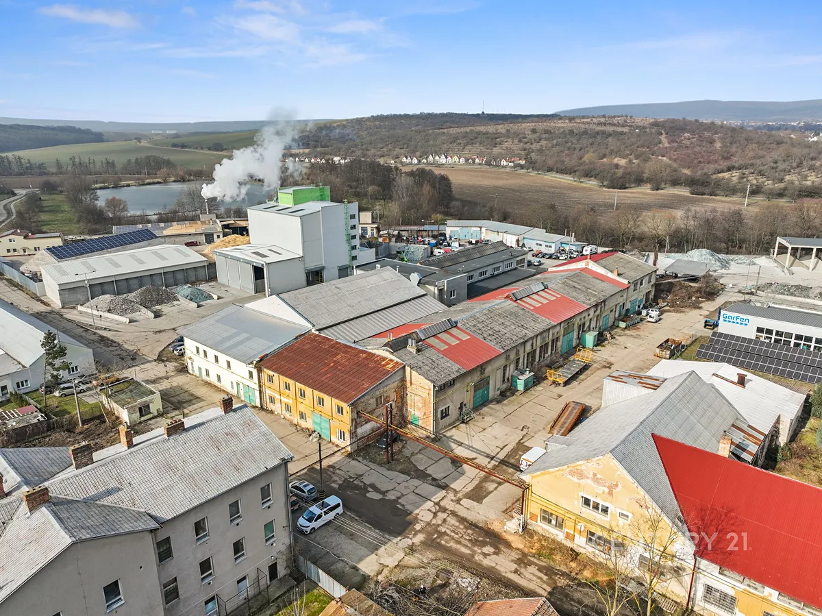 Prodej výrobní haly, prostoru 2905 m²